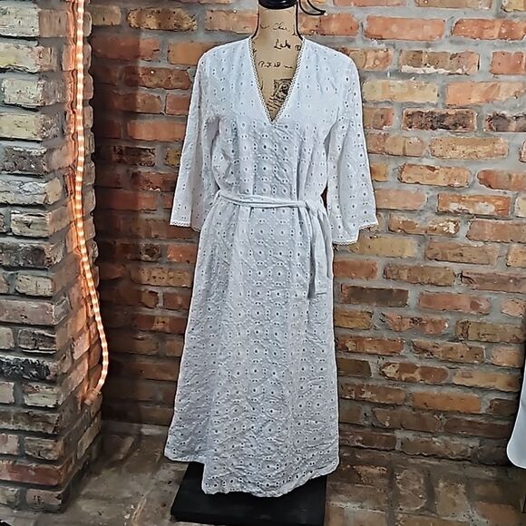 Zara Oversized White Eyelet Women's Maxi dress size XS - Picture 1 of 12